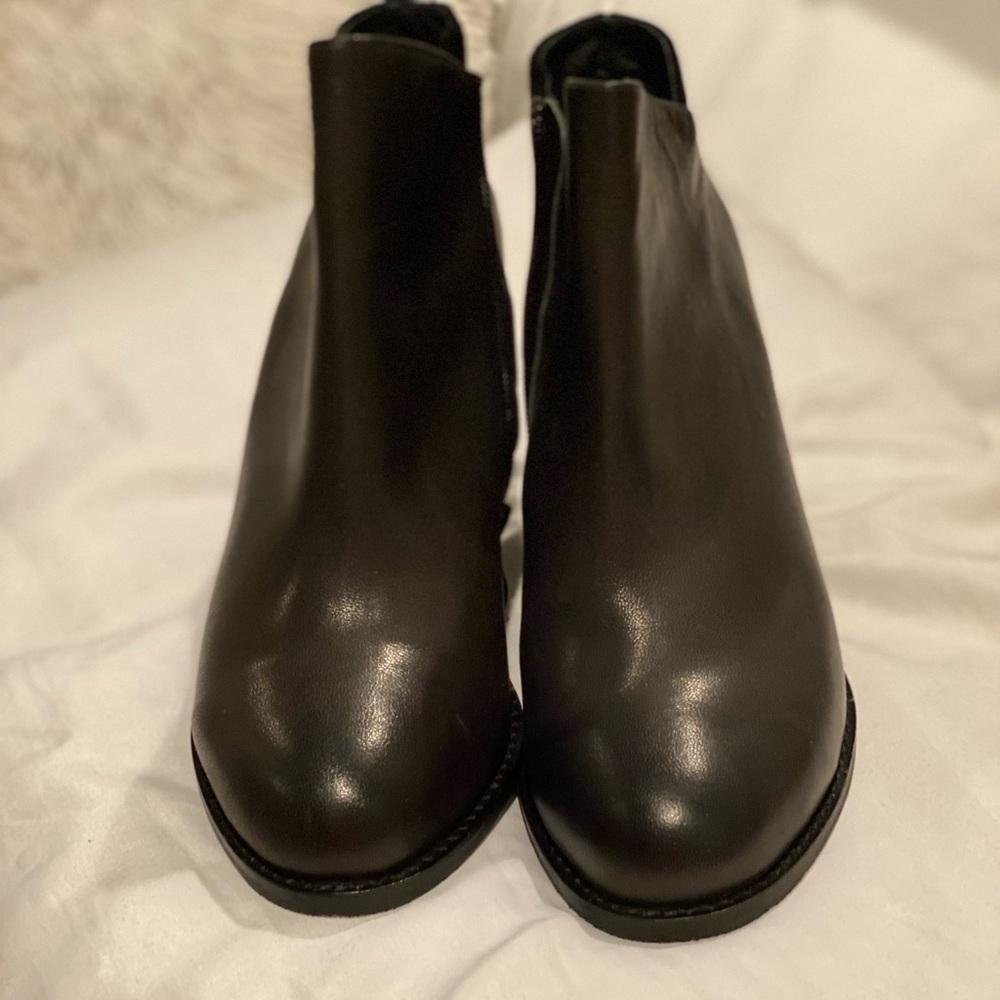 ANTELOPE 762 Ankle Boot- Black Leather Hidden Heel